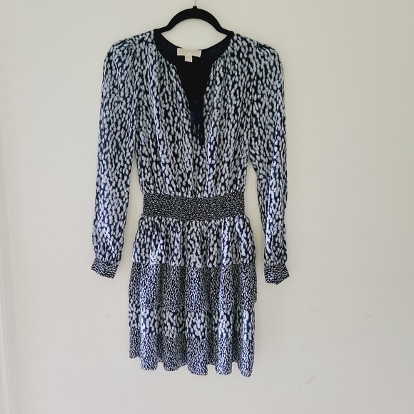 MICHAEL KORS navy printed tiered long sleeves v-neck dress - Picture 4 of 14
